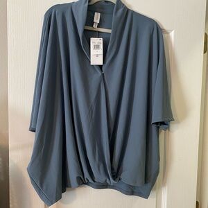 &Basics Modern Twist top, size Large. blue mirage with snap front closure NWT